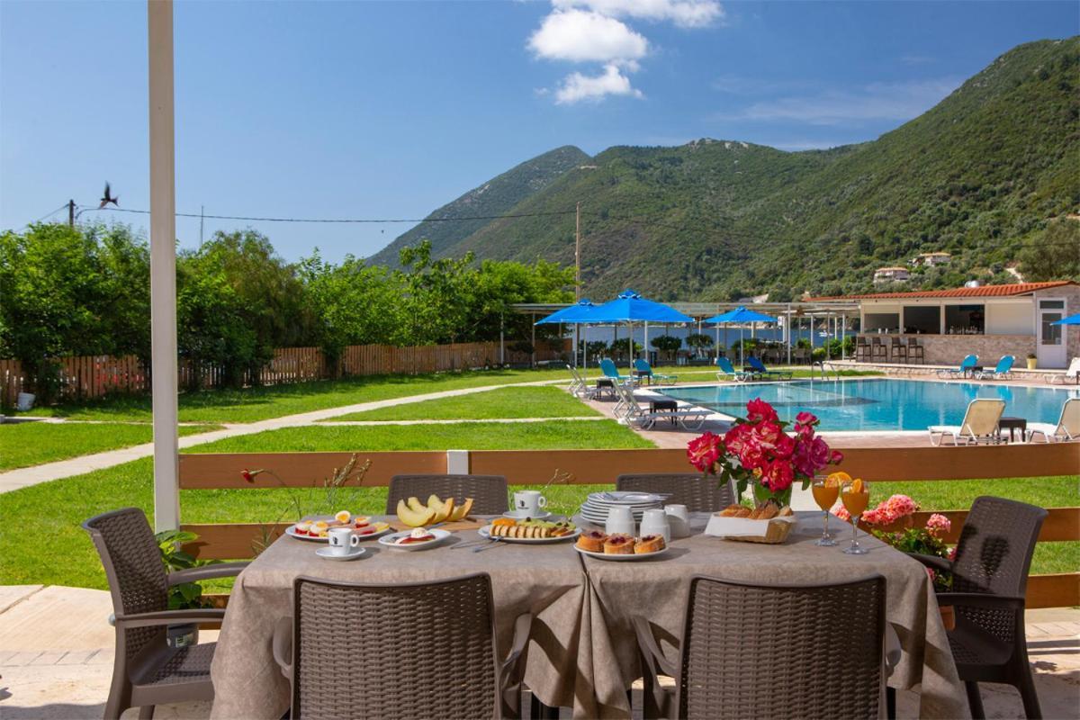 Menes Hotel Geni  ภายนอก รูปภาพ