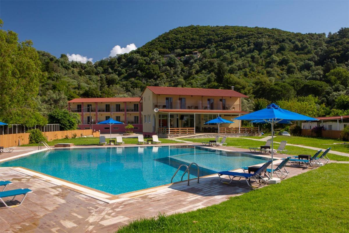 Menes Hotel Geni  ภายนอก รูปภาพ