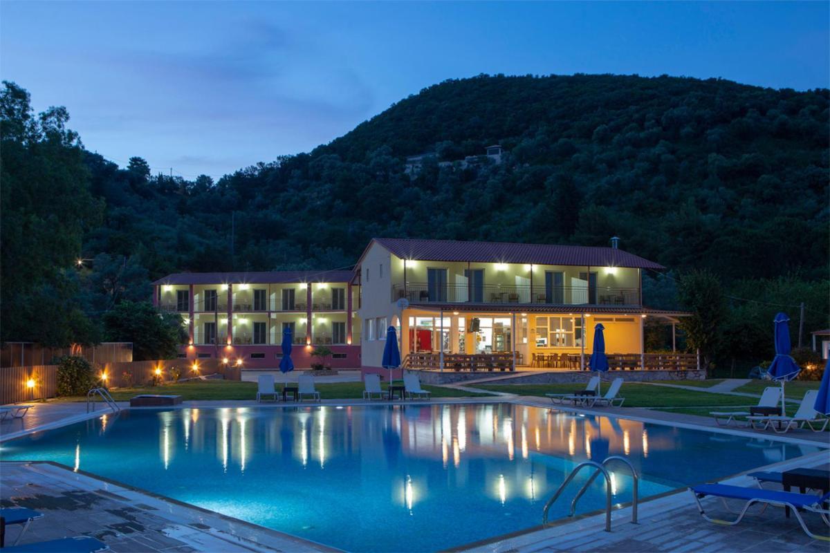 Menes Hotel Geni  ภายนอก รูปภาพ