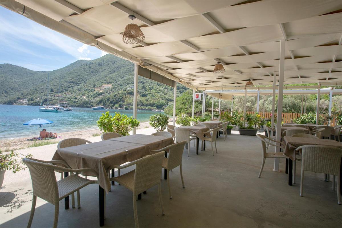 Menes Hotel Geni  ภายนอก รูปภาพ