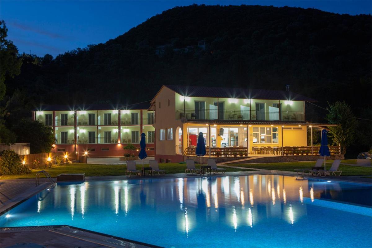 Menes Hotel Geni  ภายนอก รูปภาพ