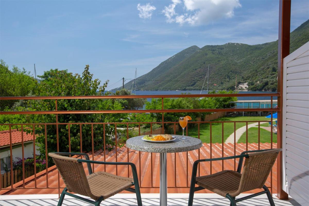 Menes Hotel Geni  ภายนอก รูปภาพ